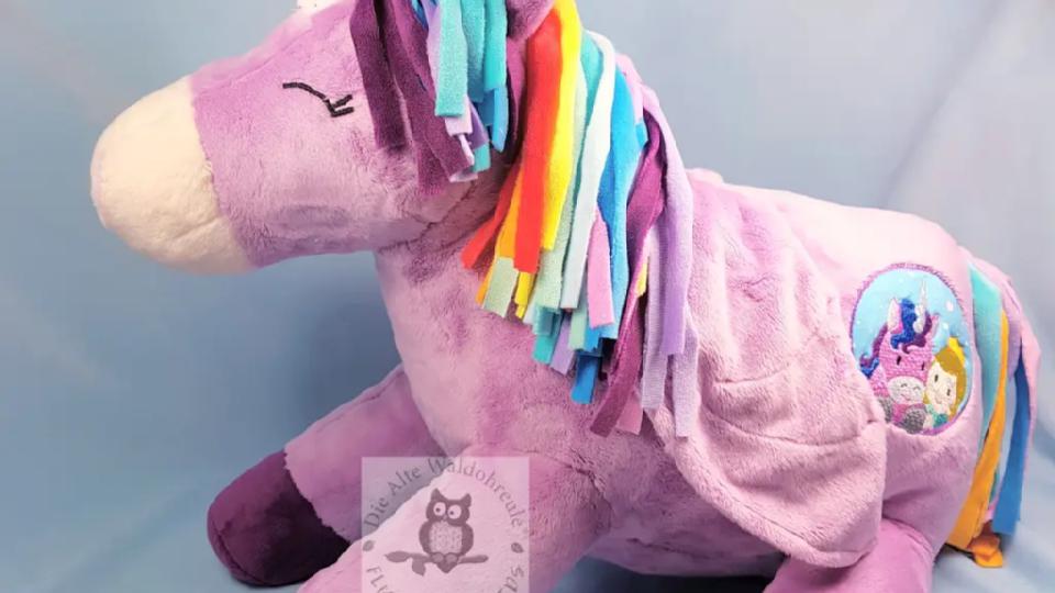 Einhorn Elfi sitzend