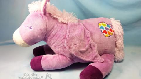 Flugpony Frieda kann liegen