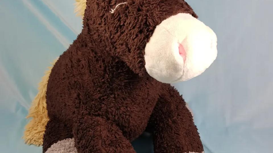 Pferdchen Polly iauf Plüsch-Po